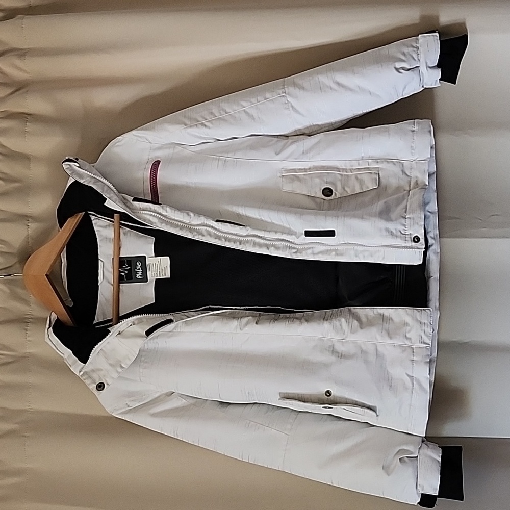 Youth ski jacket white size large (14/16)